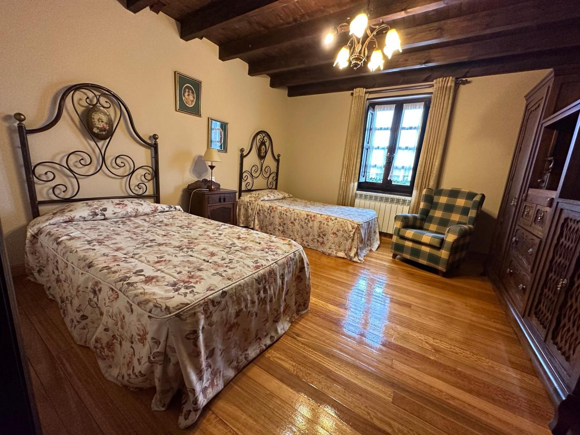 Apartamentos La Gloria Santillana del Mar Exterior foto